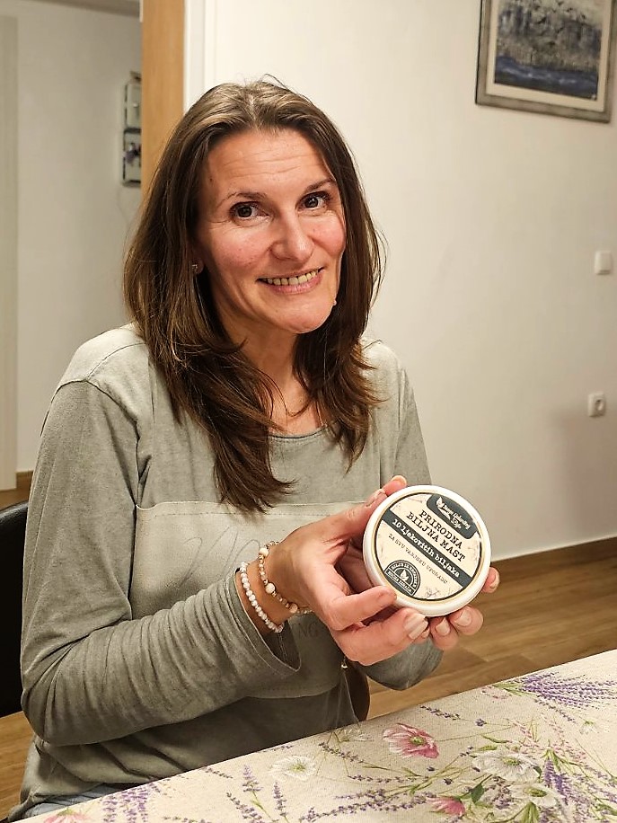 Zadovoljna kupkinja s prirodnom biljnom mašću